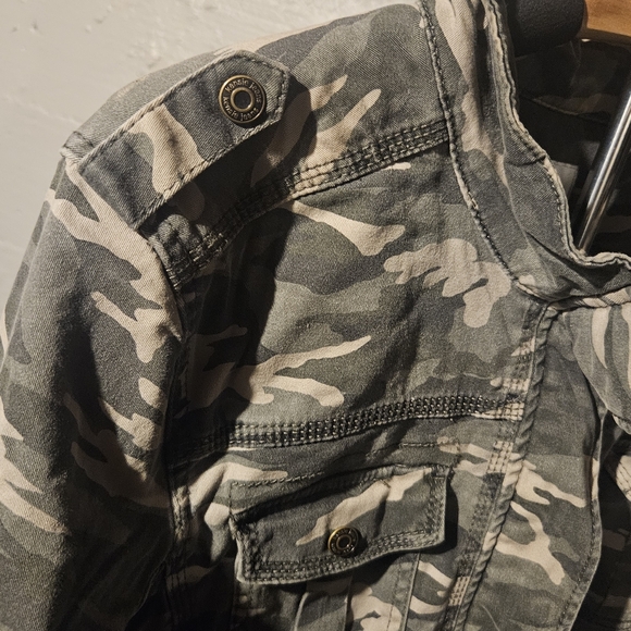Kensie Jackets & Blazers - Womens Camouflage Jacket Sz Xl